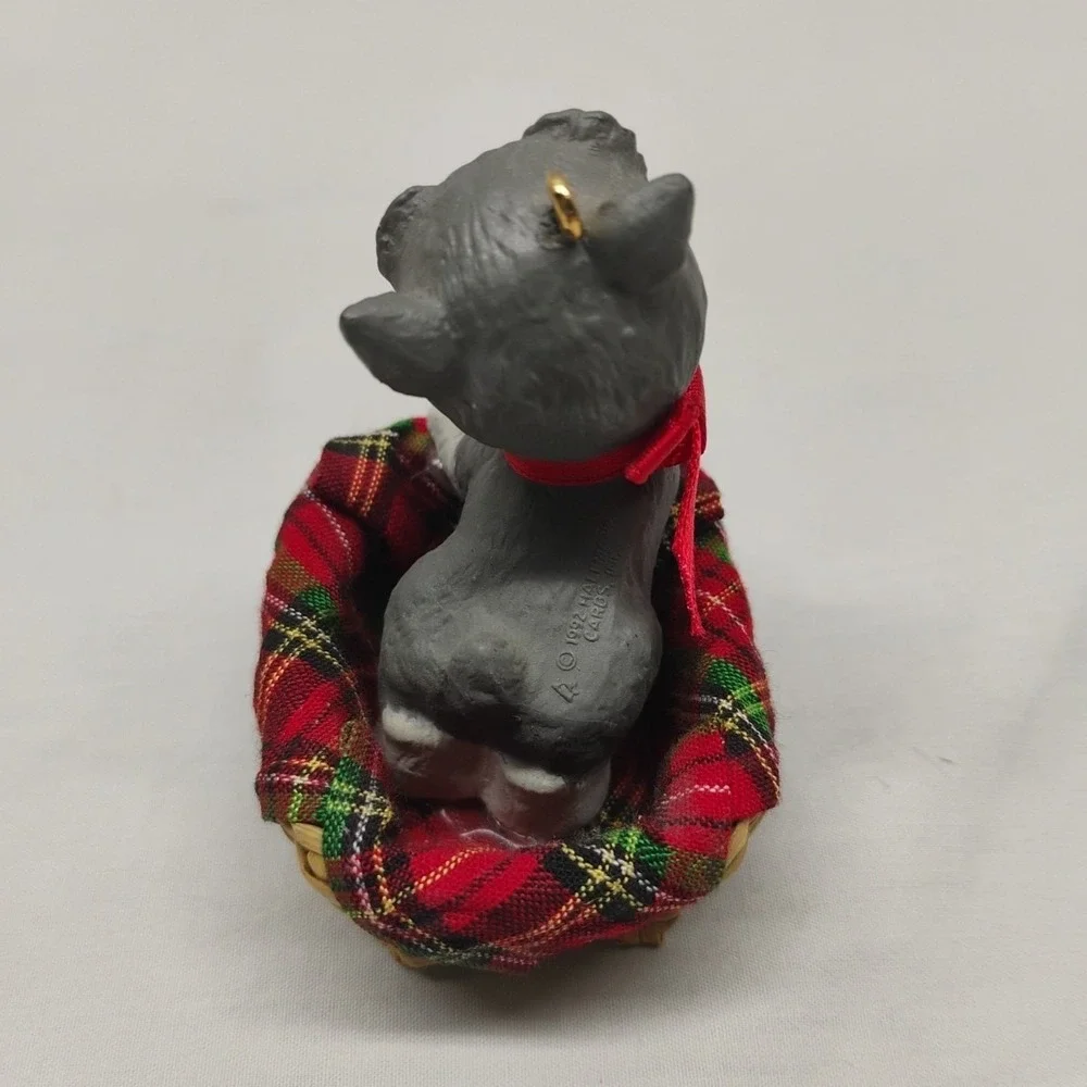 Hallmark Keepsake Ornament Puppy Love 1992 Schnauzer‎ 2nd In Series Basket Dog